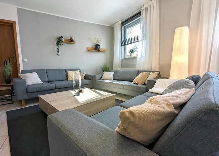 Bestime - 5 Schlafzimmer, Wohnzimmer, Kueche, Waschtrockner, Terrasse, Smart-Tvs, Netflix, Tischfussball