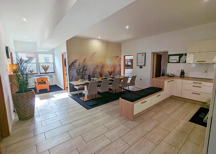 Bestime - 5 Schlafzimmer, Wohnzimmer, Kueche, Waschtrockner, Terrasse, Smart-Tvs, Netflix, Tischfussball