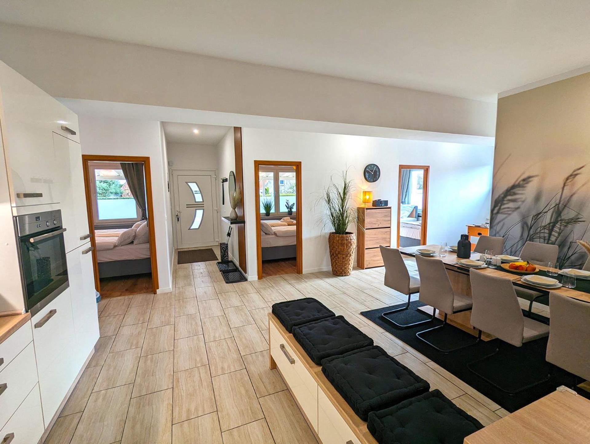 Bestime - 5 Schlafzimmer, Wohnzimmer, Kueche, Waschtrockner, Terrasse, Smart-tvs, Netflix, Tischfussball Appartement Wildeshausen