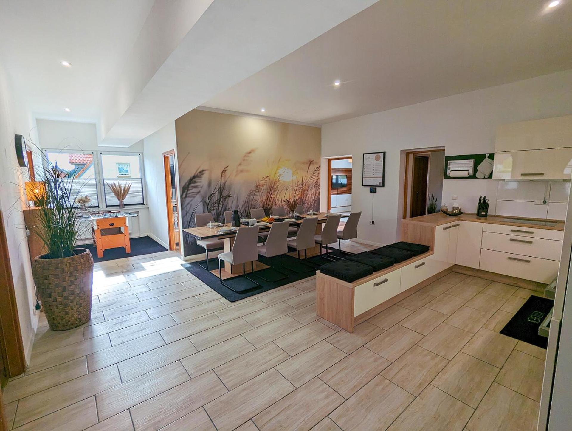 Bestime - 5 Schlafzimmer, Wohnzimmer, Kueche, Waschtrockner, Terrasse, Smart-tvs, Netflix, Tischfussball Apartment