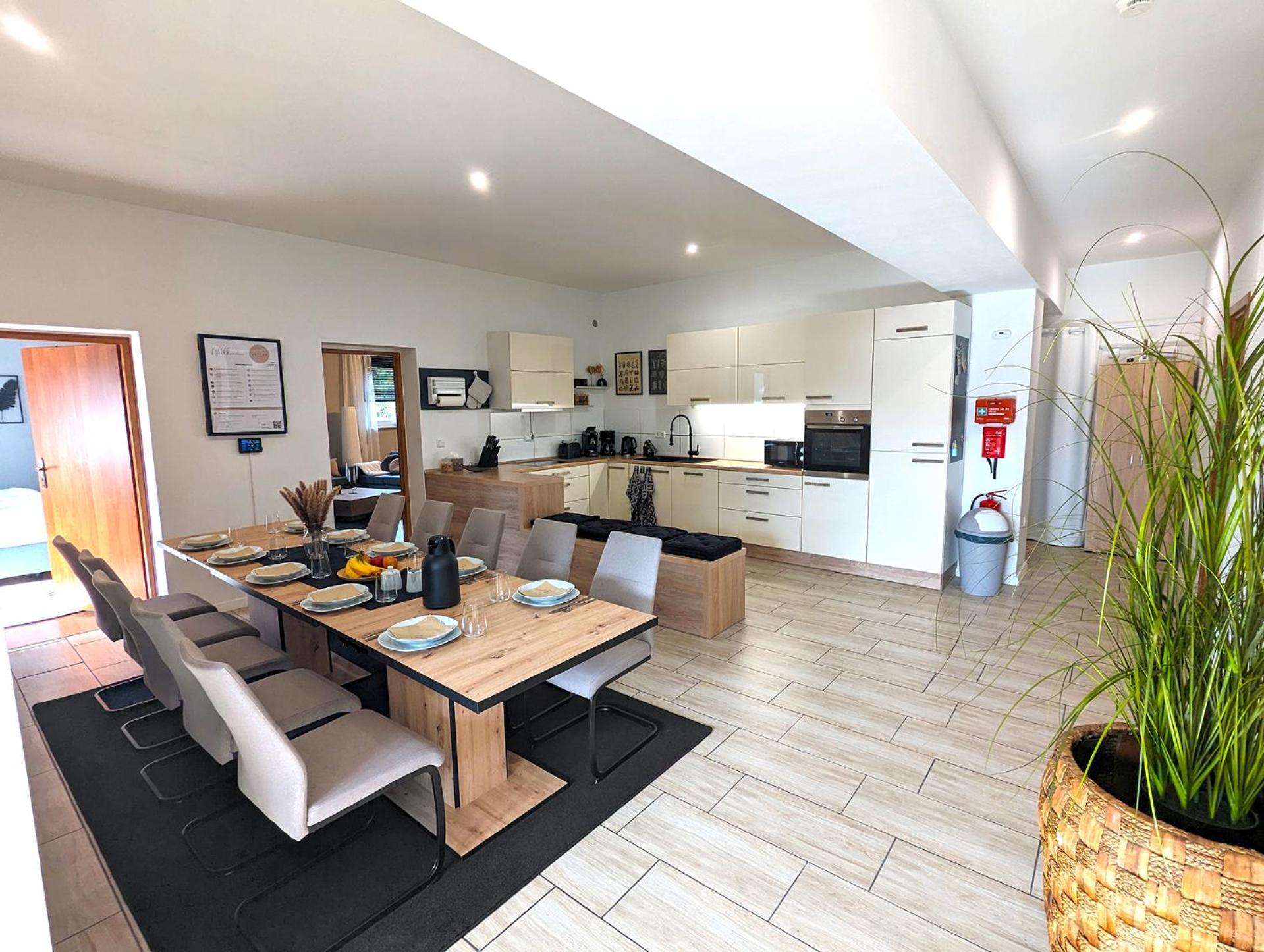 Bestime - 5 Schlafzimmer, Wohnzimmer, Kueche, Waschtrockner, Terrasse, Smart-tvs, Netflix, Tischfussball