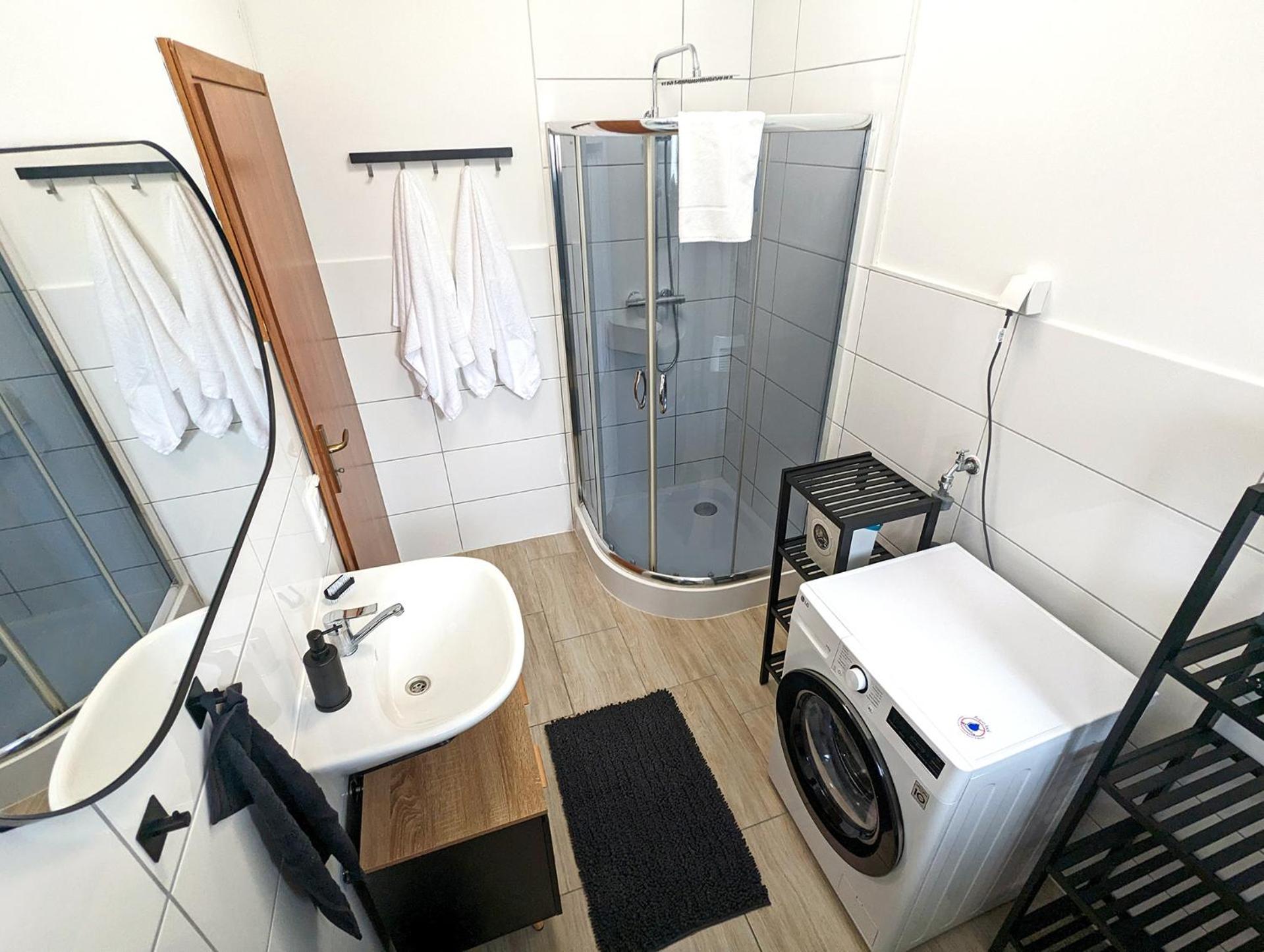 Bestime - 5 Schlafzimmer, Wohnzimmer, Kueche, Waschtrockner, Terrasse, Smart-tvs, Netflix, Tischfussball *